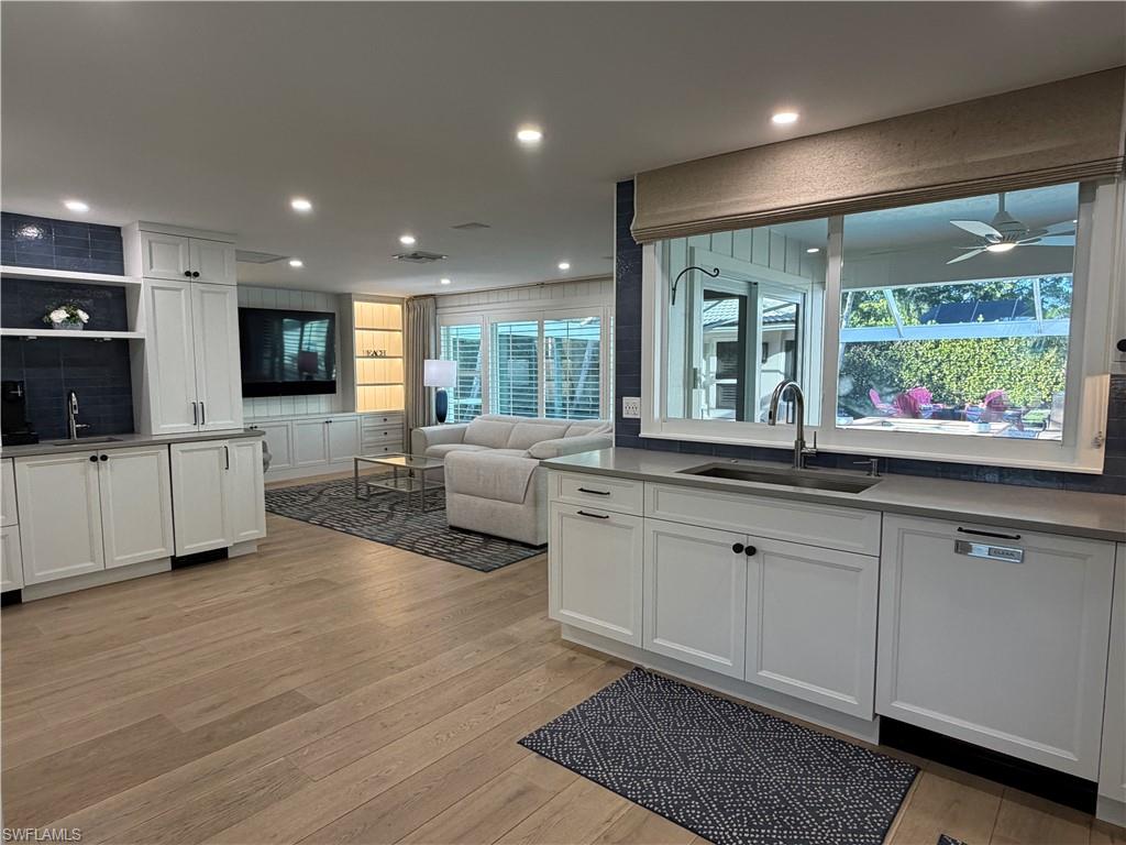 MOORINGS - Residential