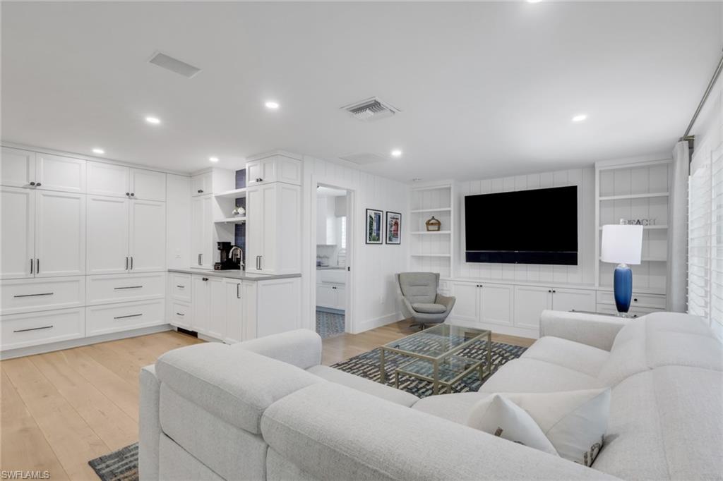 MOORINGS - Residential