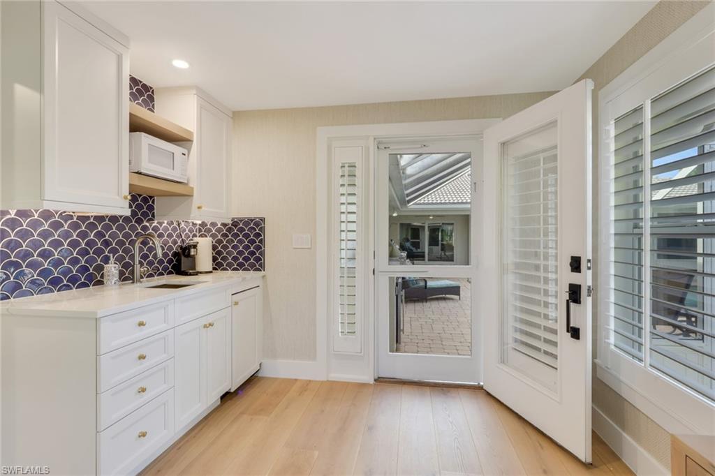 MOORINGS - Residential