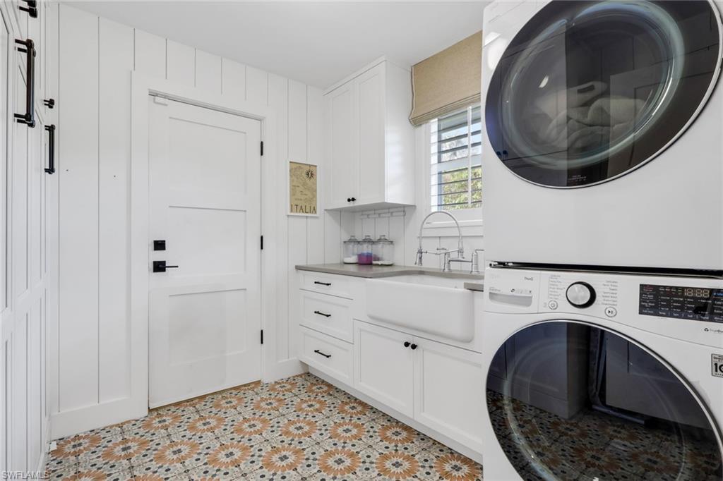 MOORINGS - Residential