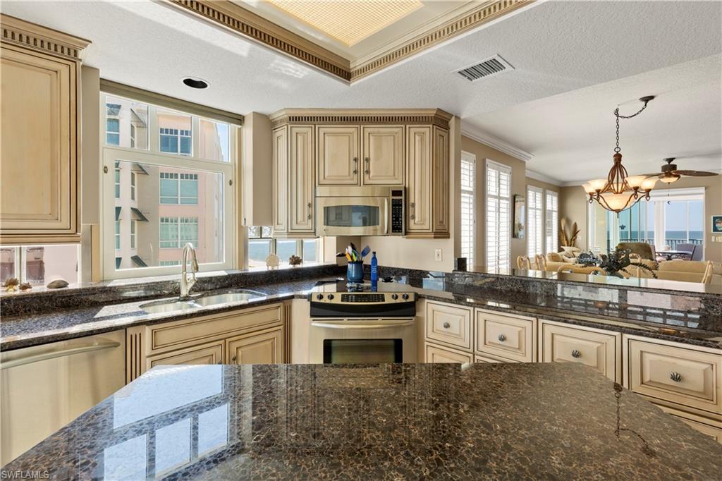 BAREFOOT BEACH - Residential