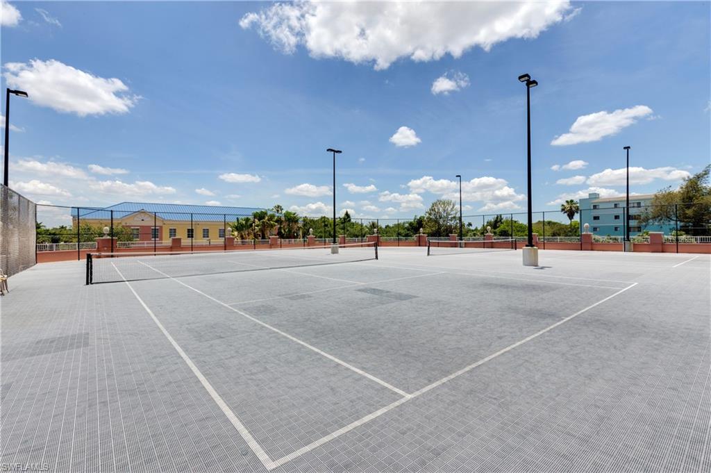 ST. TROPEZ - Residential