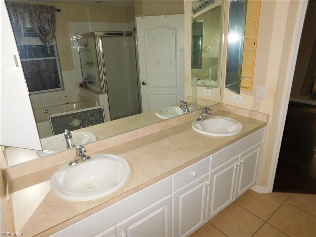 MIRROR LAKES - Residential