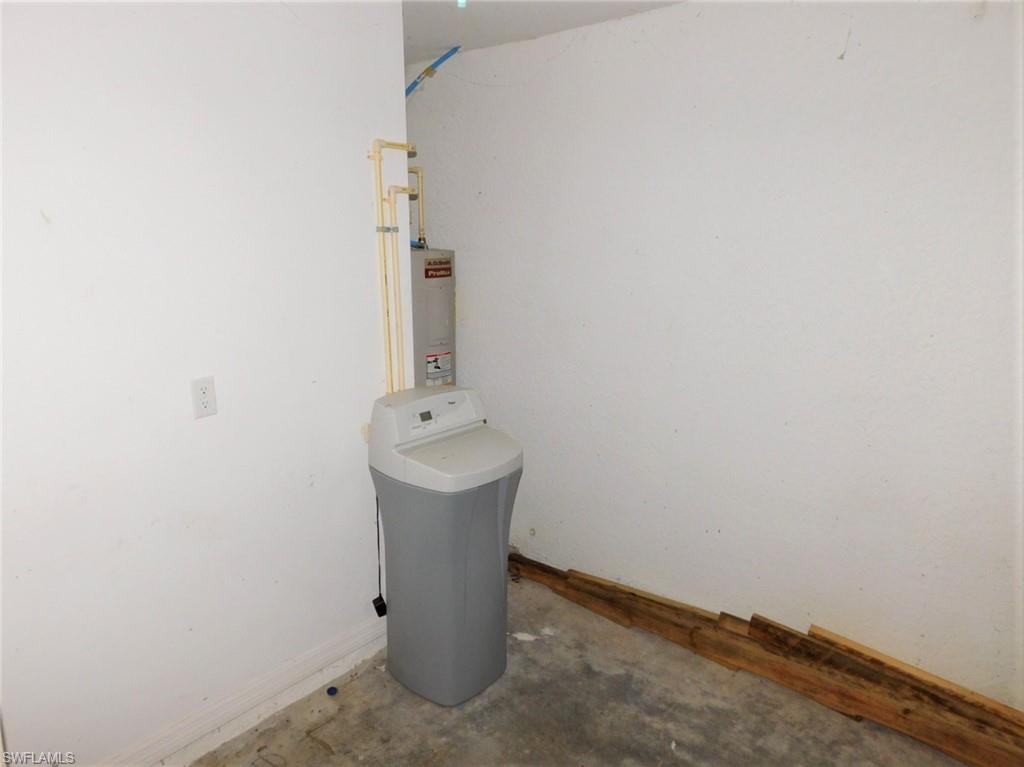 MIRROR LAKES - Residential