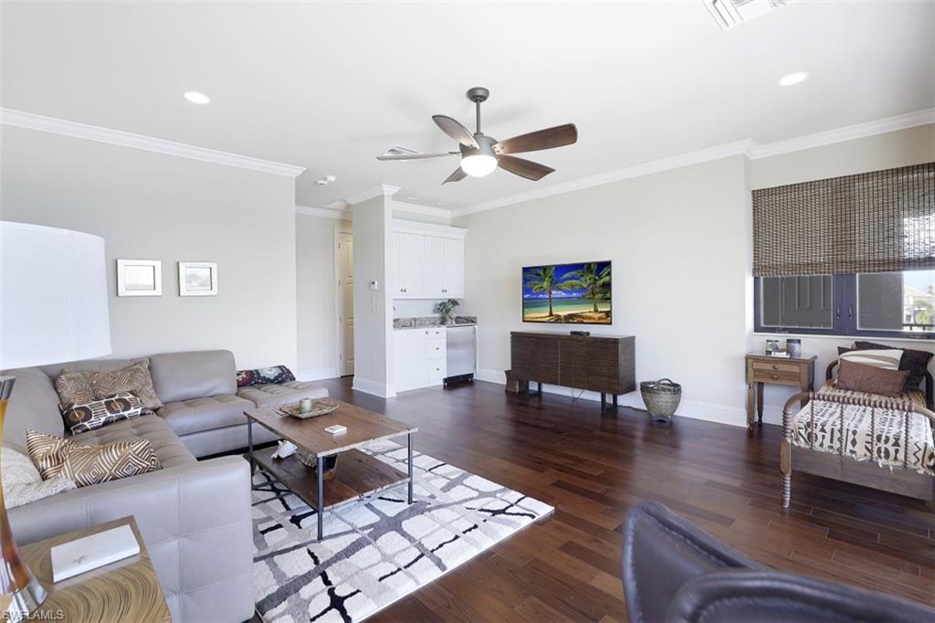 MARCO BEACH - Residential