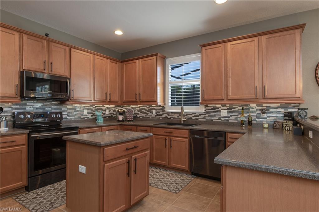 MAGNOLIA LAKES - Residential