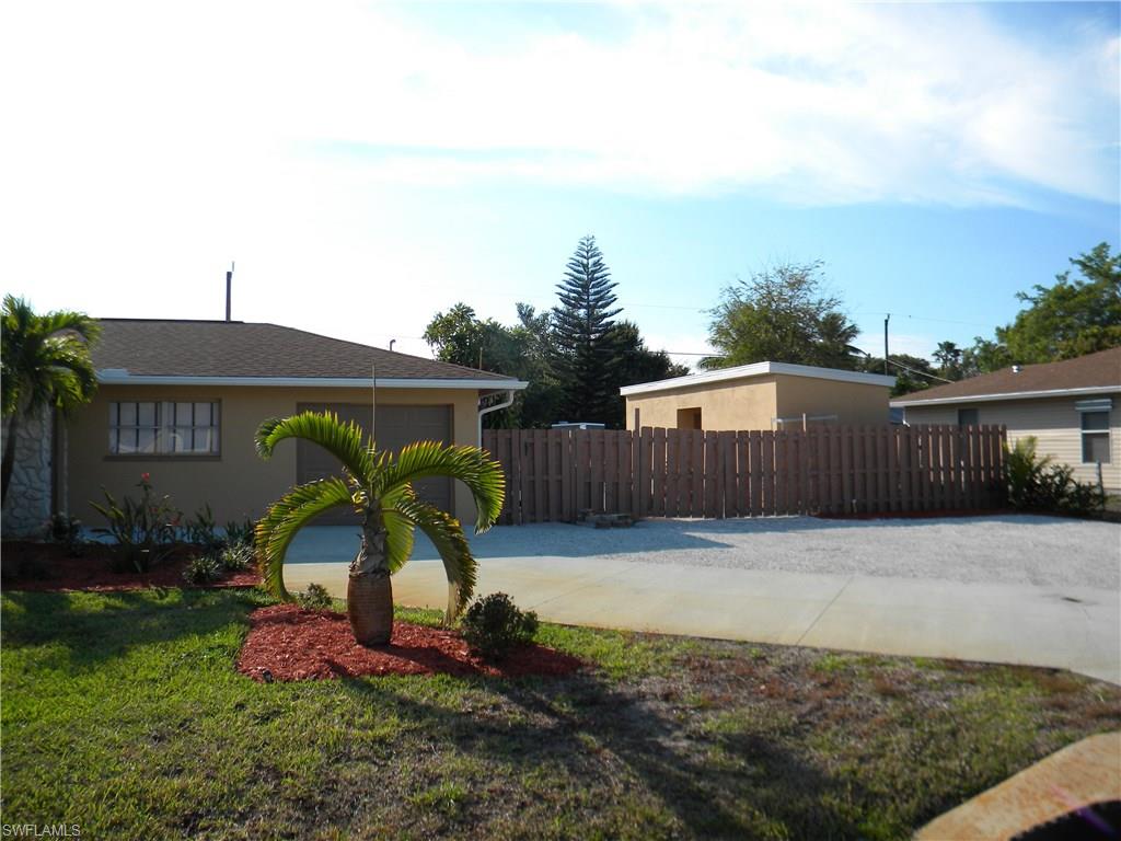 NAPLES MANOR - Residential