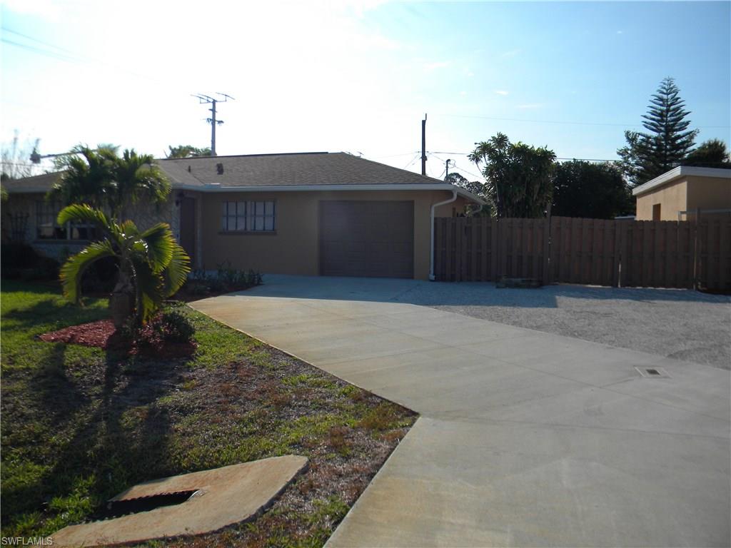 NAPLES MANOR - Residential