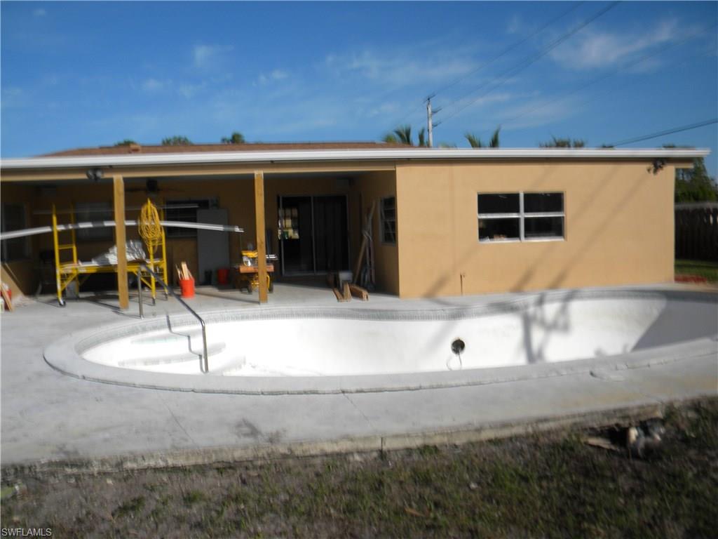 NAPLES MANOR - Residential