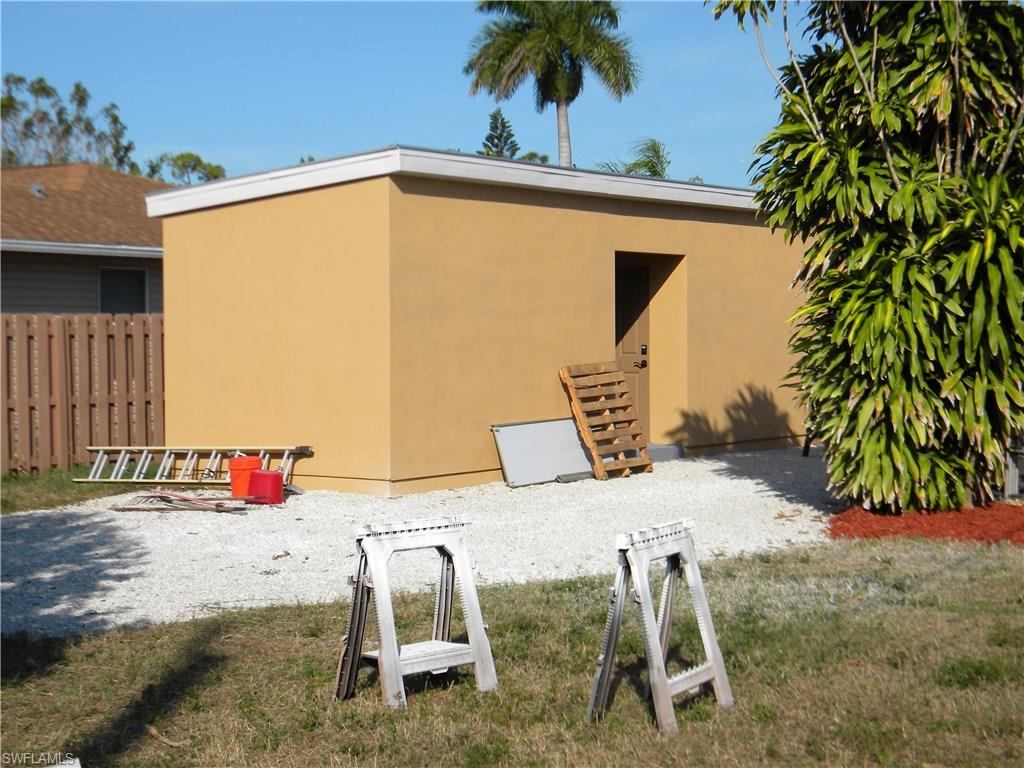 NAPLES MANOR - Residential