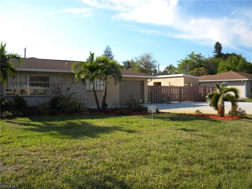 NAPLES MANOR - Residential