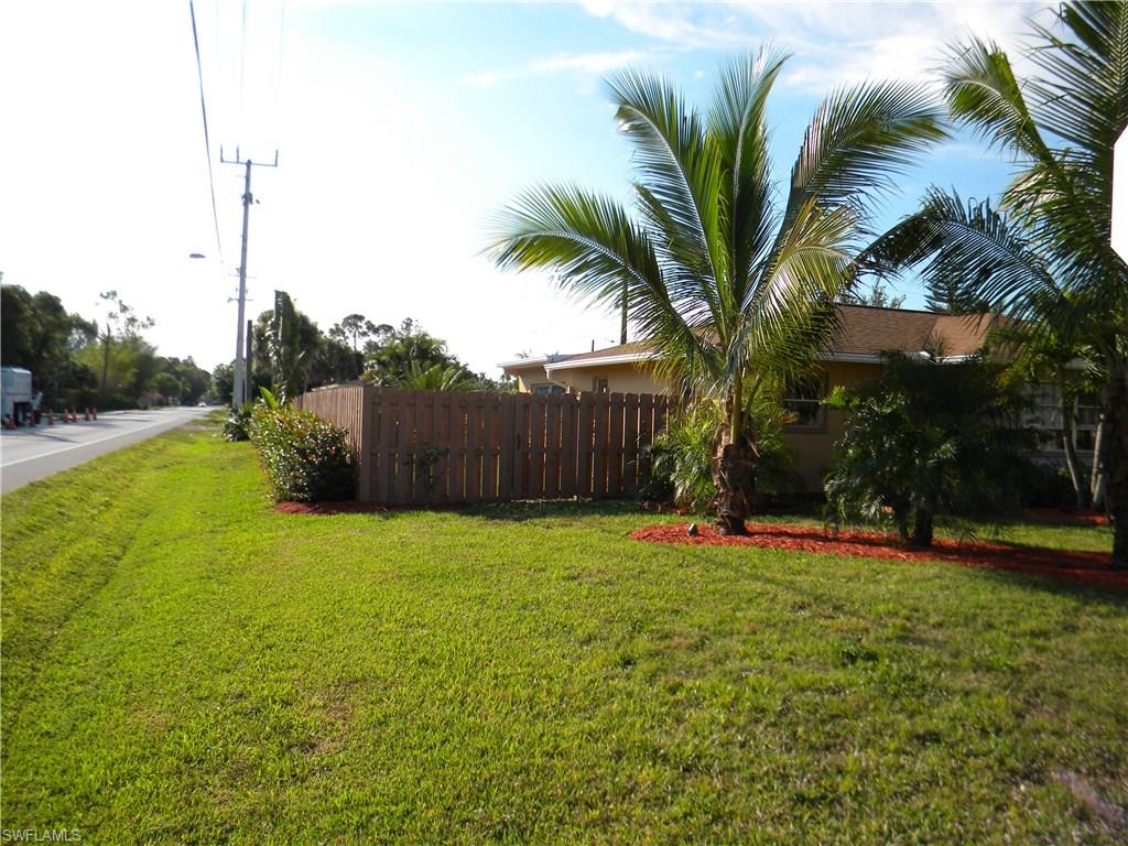 NAPLES MANOR - Residential