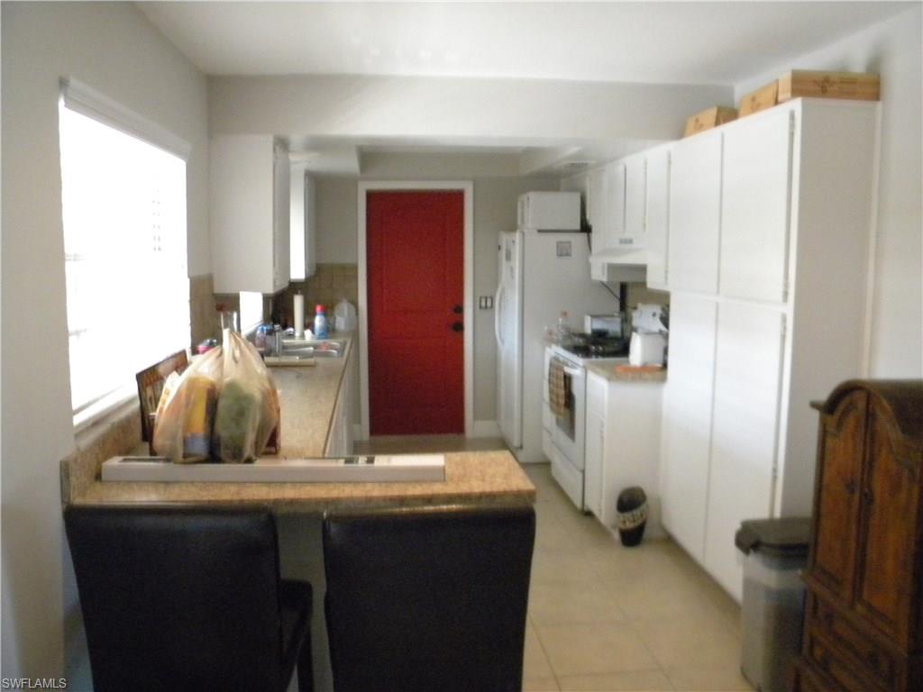 NAPLES MANOR - Residential