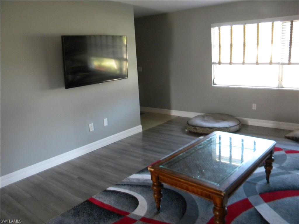 NAPLES MANOR - Residential