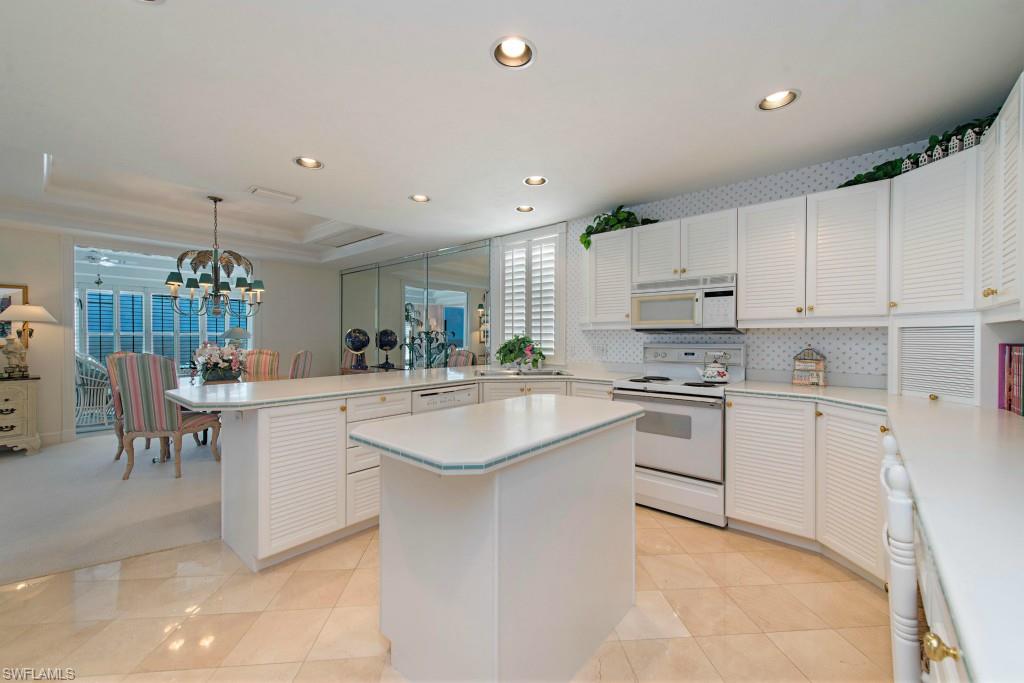 BAREFOOT BEACH - Residential