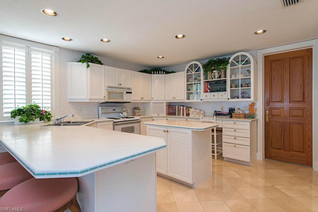 BAREFOOT BEACH - Residential