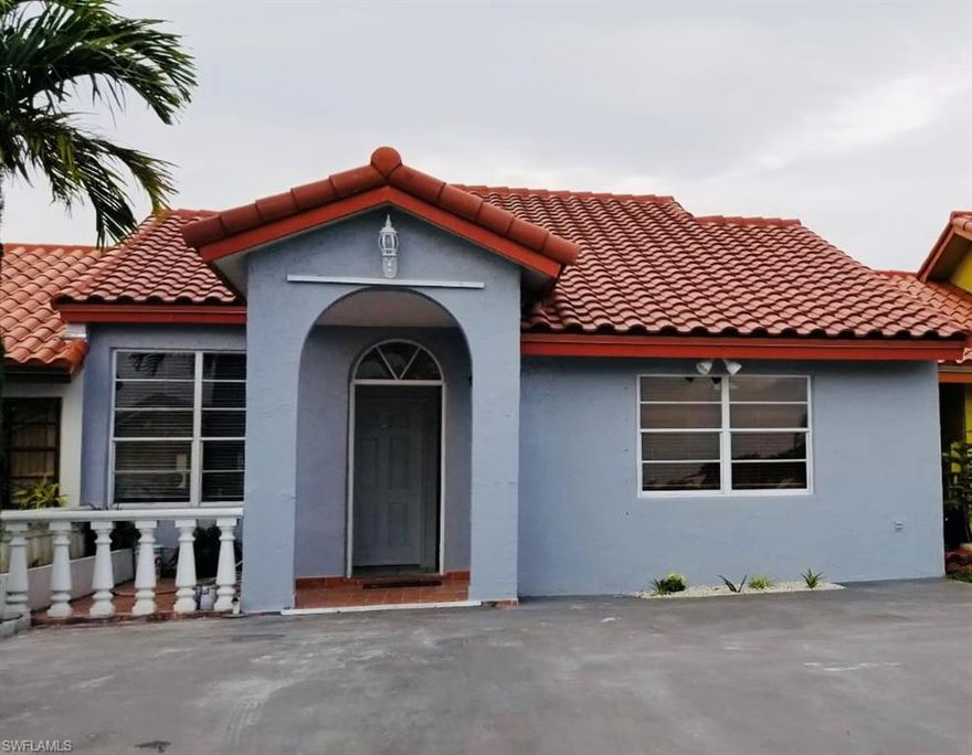 Beautiful 3 bedrooms 2 bathroom townhouse inside the bird lakes community in central Kendal. This is the perfect location so close to it all within just 15 minutes away from the dolphin mall, walking distance to Publix, and 20 minutes to Doral. Low HOA fees. A brand new roof and well maintained. Come see it before it's SOLD!