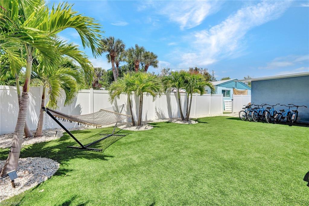 HOLIDAY SHORES - Residential