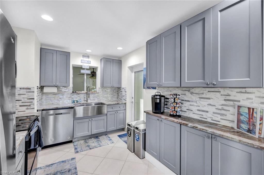 HOLIDAY SHORES - Residential