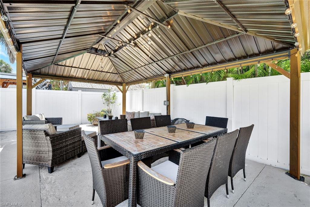 HOLIDAY SHORES - Residential