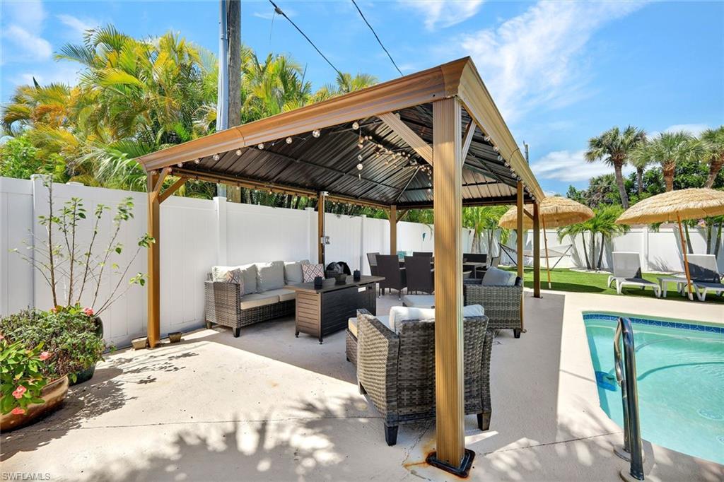 HOLIDAY SHORES - Residential