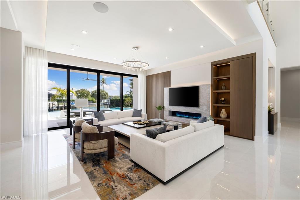 ROYAL HARBOR - Residential