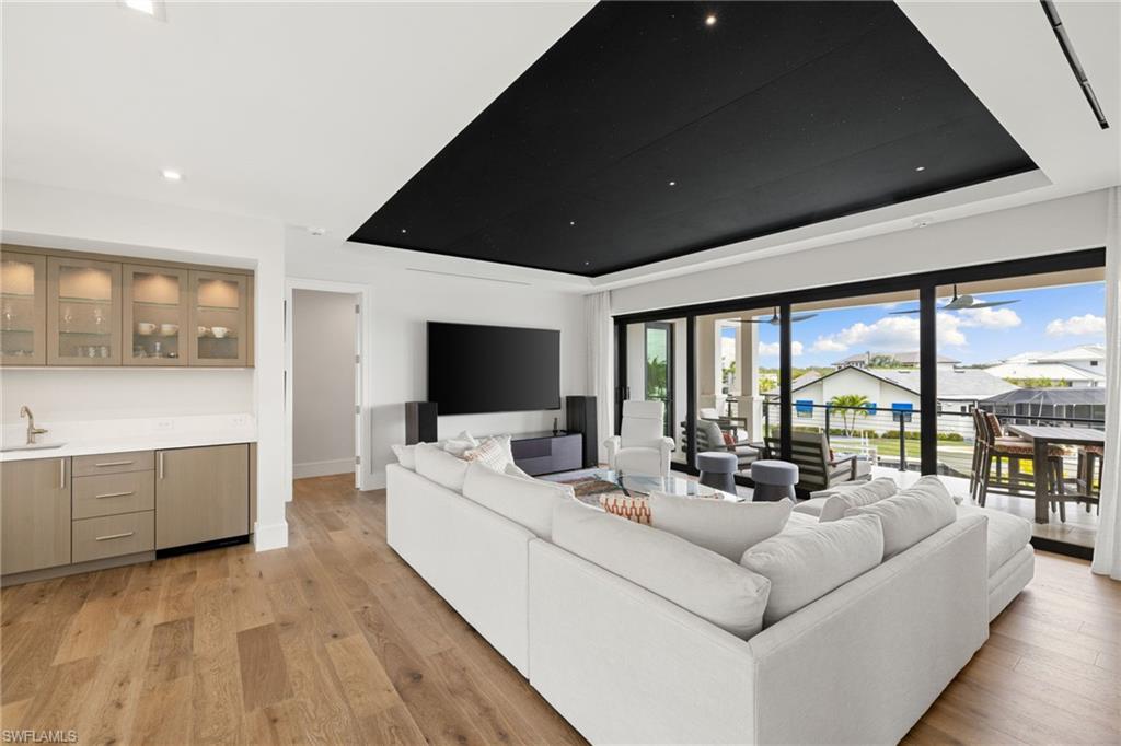 ROYAL HARBOR - Residential