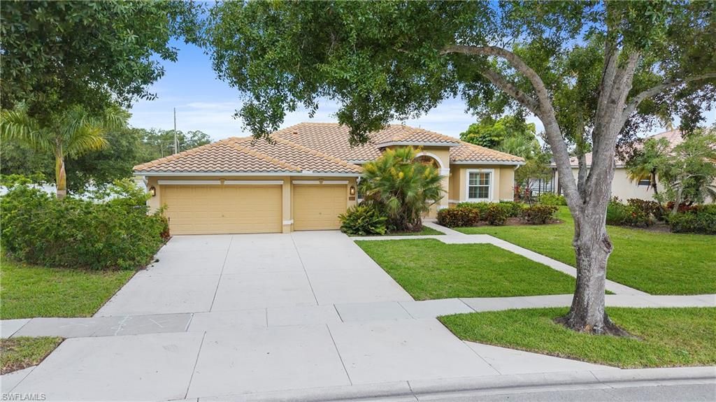Photo of 3323 Mystic River DR, NAPLES, FL 34120 (MLS # 226015030)