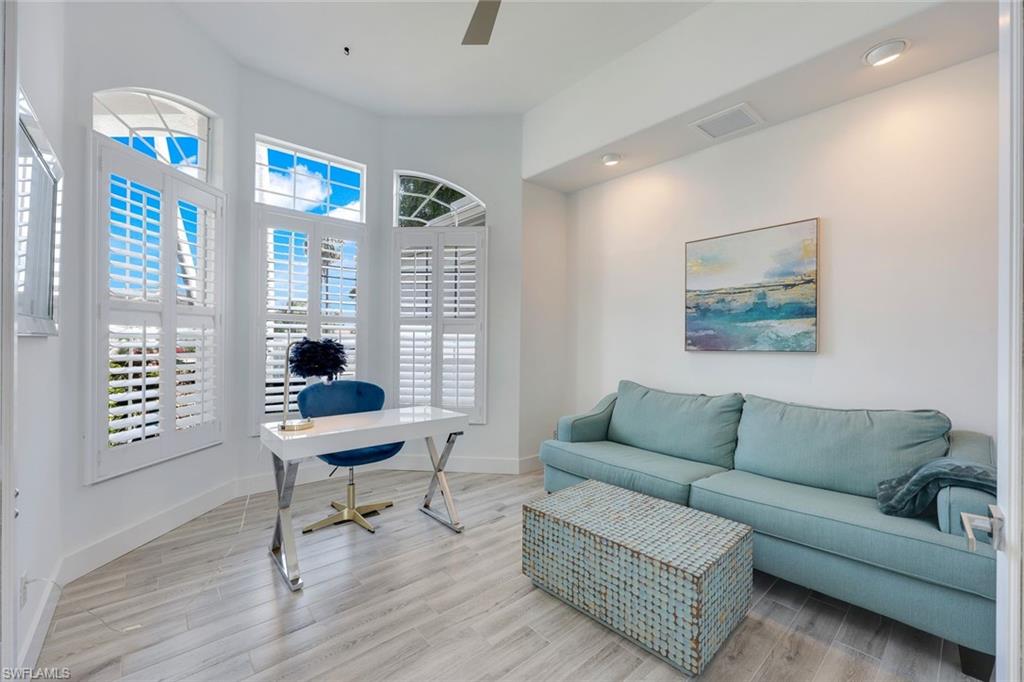 5024 SW Pelican BLVD