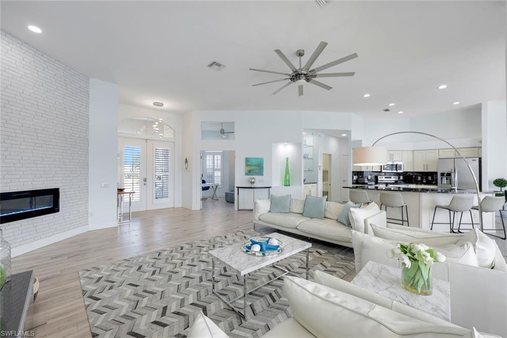 5024 SW Pelican BLVD