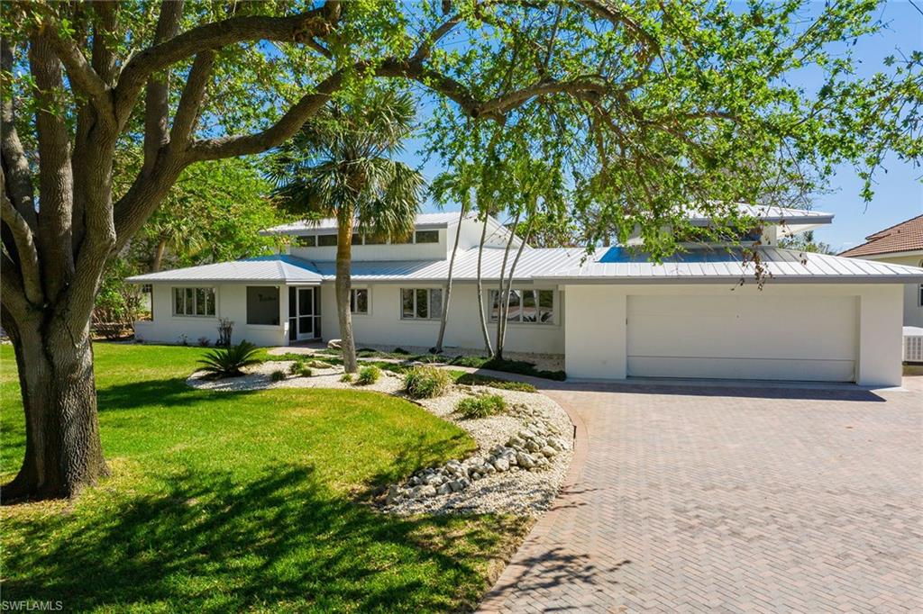 MOORINGS - Residential