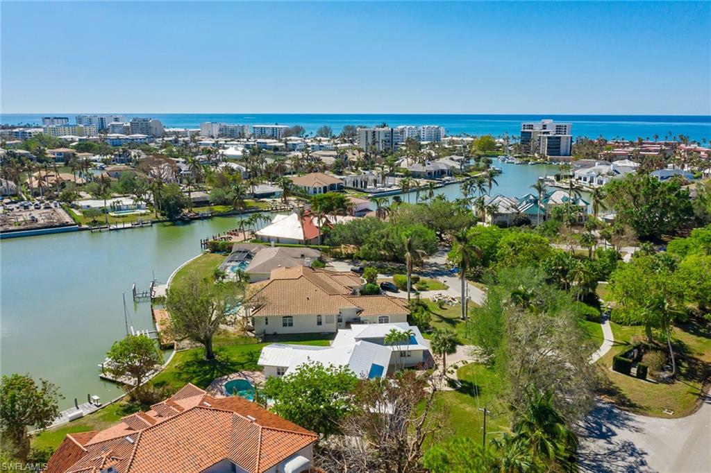 MOORINGS - Residential