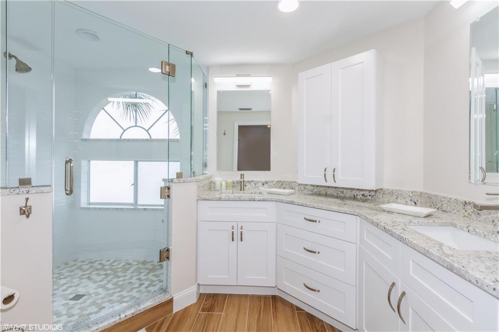 LAKESIDE GARDENS - Residential Lease