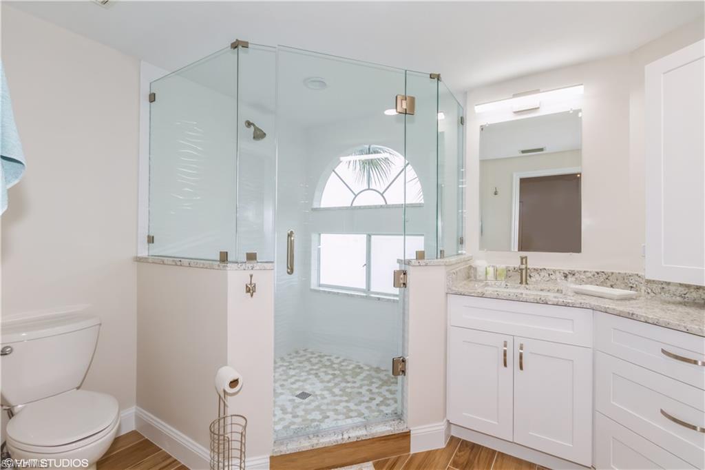 LAKESIDE GARDENS - Residential Lease