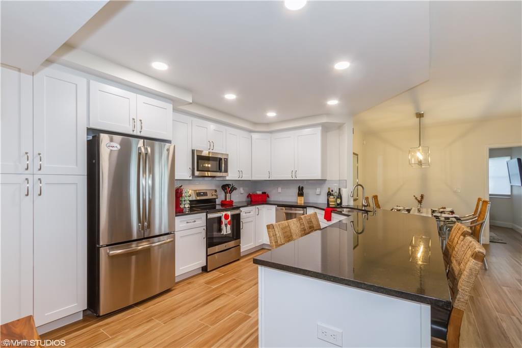 LAKESIDE GARDENS - Residential Lease