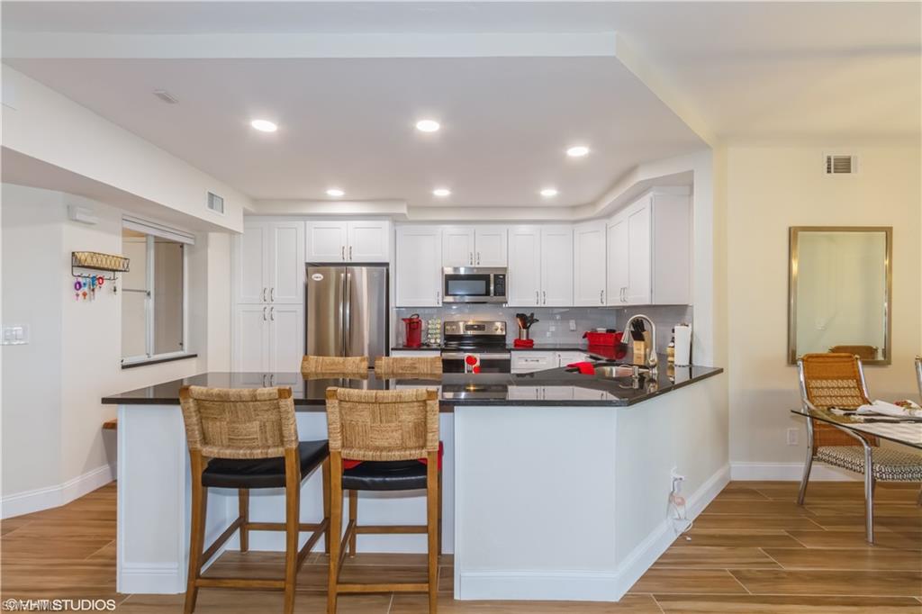 LAKESIDE GARDENS - Residential Lease