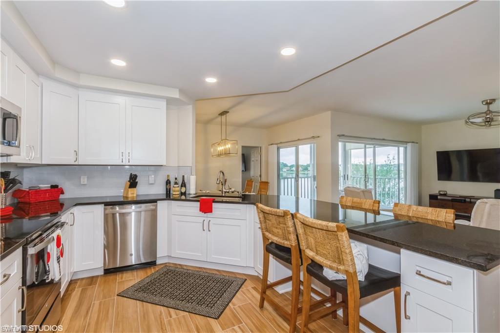 LAKESIDE GARDENS - Residential Lease