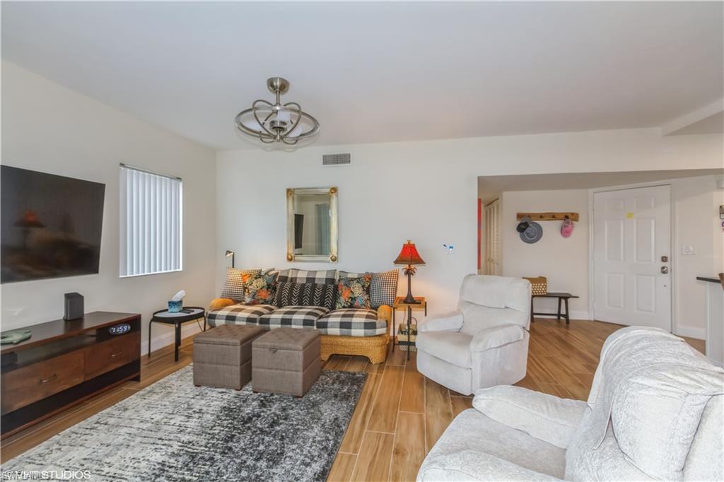 LAKESIDE GARDENS - Residential Lease