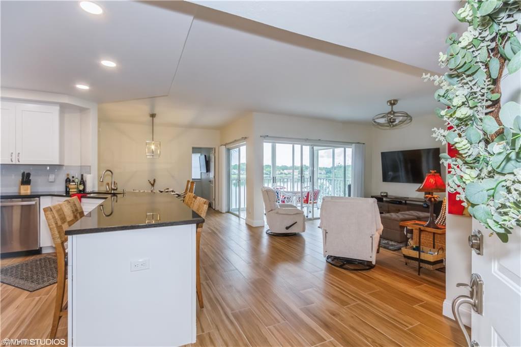 LAKESIDE GARDENS - Residential Lease