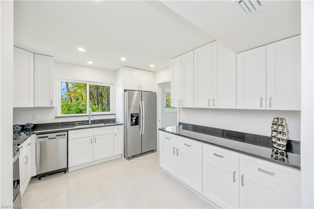 SWAN LAKE CLUB - Residential