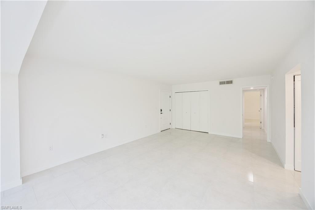 SWAN LAKE CLUB - Residential