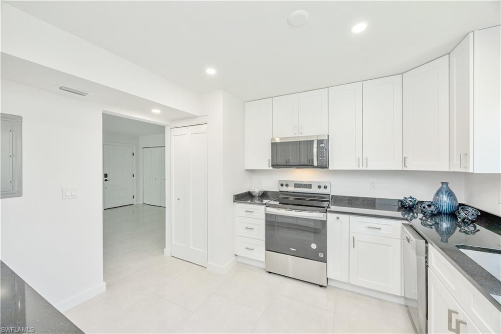 SWAN LAKE CLUB - Residential