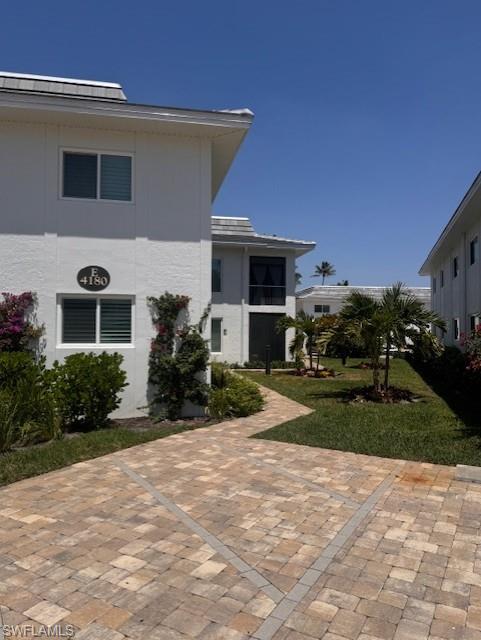 SWAN LAKE CLUB - Residential