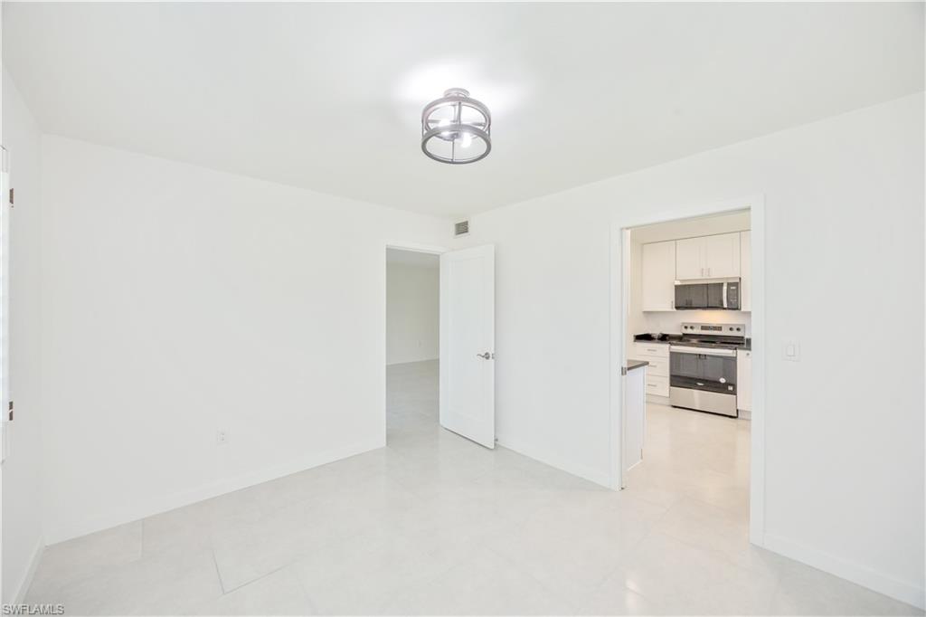 SWAN LAKE CLUB - Residential