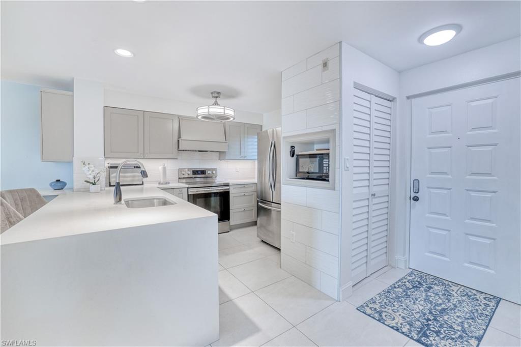 PARKWAY CONDO - Residential Lease