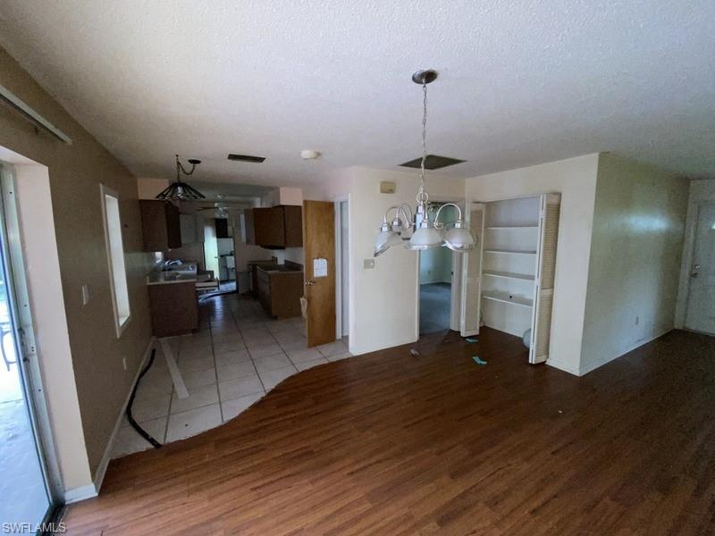 SAN CARLOS PARK - Residential