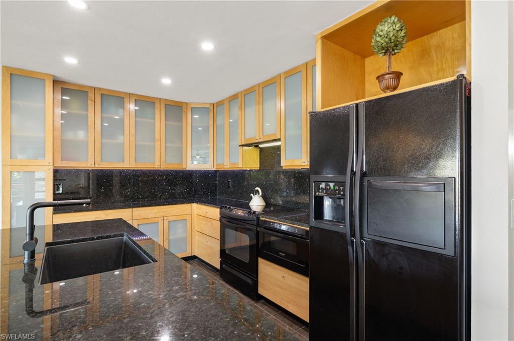 SANIBEL HAMLET - Residential