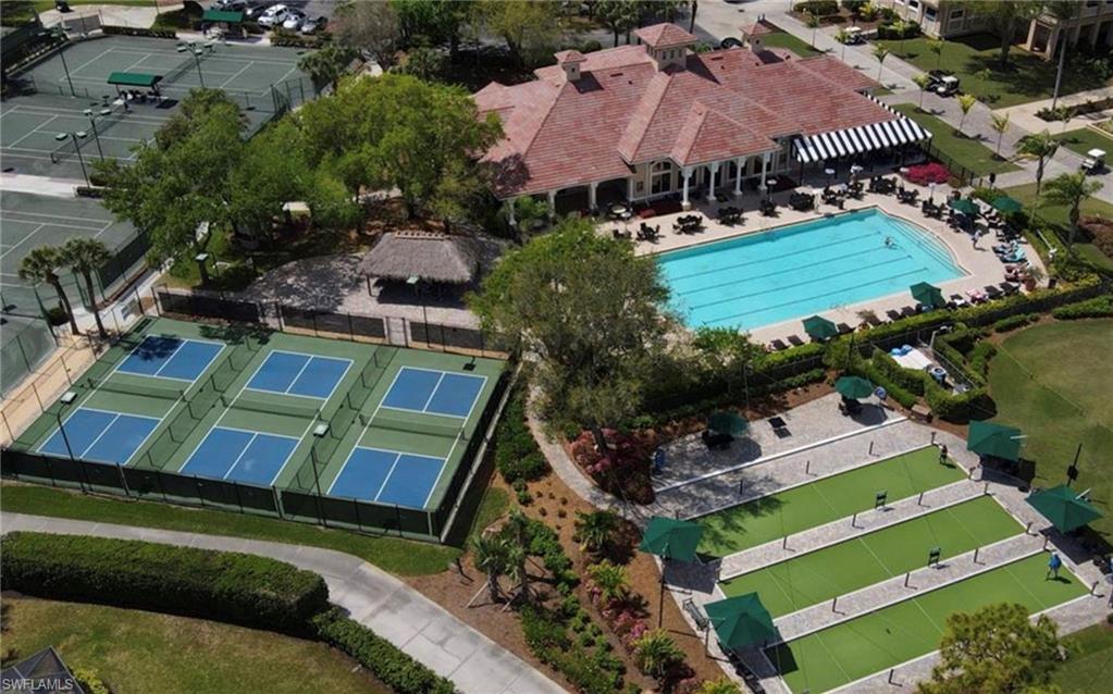 WEDGE WOOD AT THE STRAND - Residential