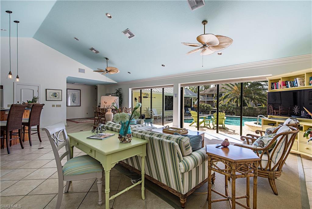 AQUALANE SHORES - Residential