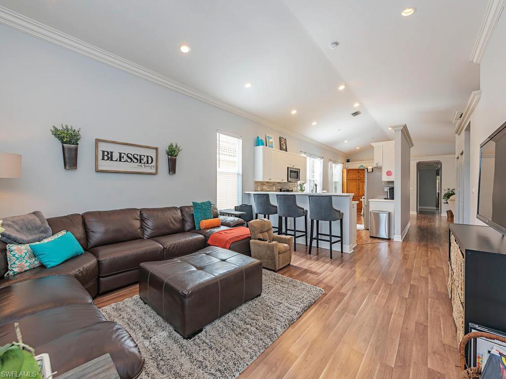 SATURNIA LAKES - Residential